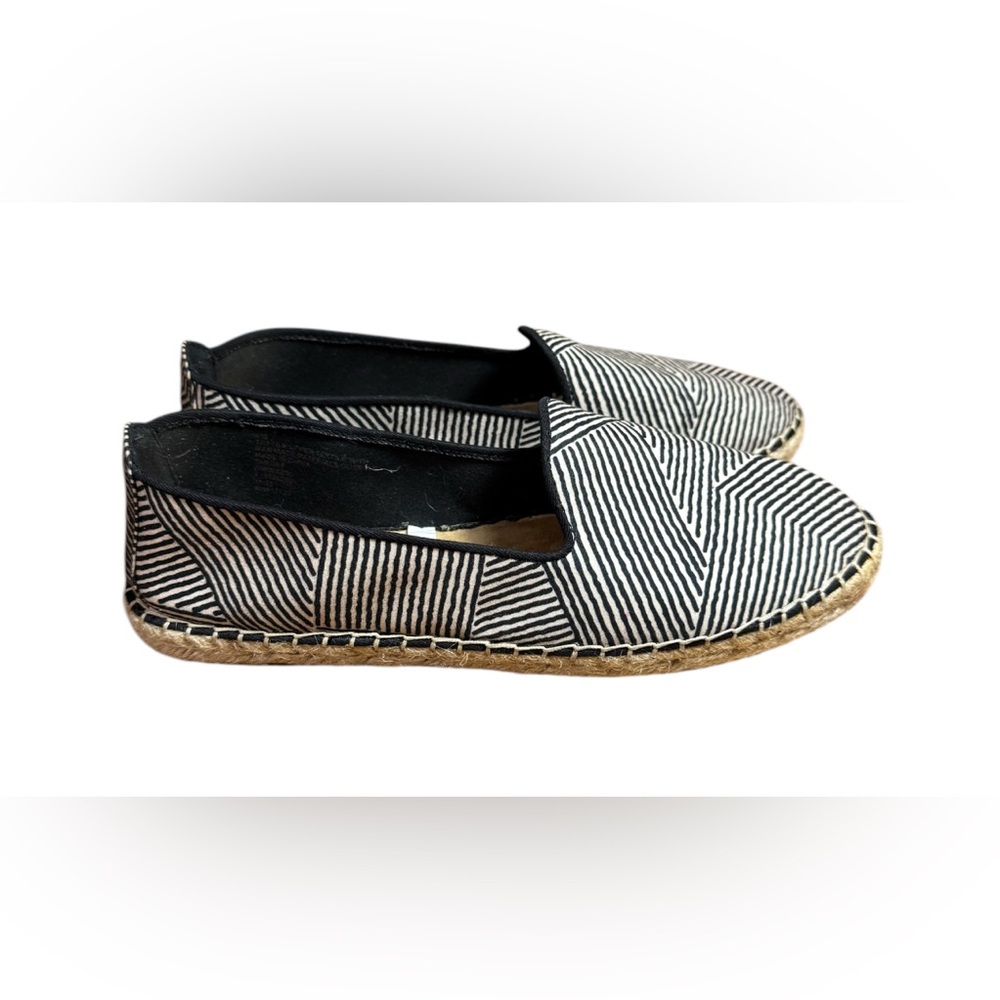 DV Dolce Vita Women Flat Espadrille Slip On shoes Black Tan Geometric Stripe 8.5